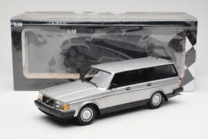 Volvo 240 GL Estate Stříbrný Minichamps 1:18 155171416 Kov – obrázek 6 z 6