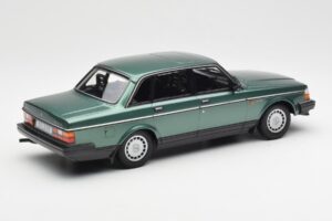 Volvo 240 GL Zelený Metalický Minichamps 1:18 155171400 Kov – obrázek 2 z 6