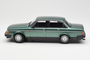 Volvo 240 GL Zelený Metalický Minichamps 1:18 155171400 Kov – obrázek 3 z 6