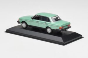 Volvo 240 GL Zelený Metalíza Minichamps 1:43 400171402 Kov – obrázek 3 z 4