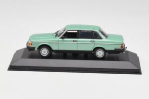 Volvo 240 GL Zelený Metalíza Minichamps 1:43 400171402 Kov