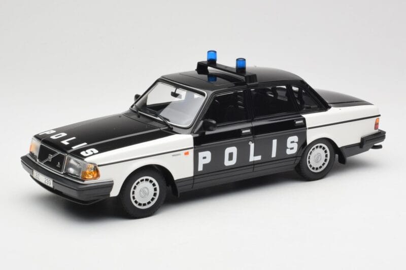 Volvo 240 GL Polis Sweden Černý Minichamps 1:18 155171497 Kov
