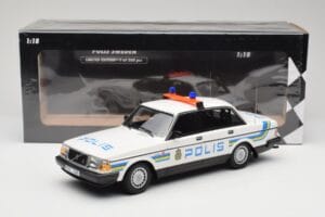 Volvo 240 GL Polis Sweden Minichamps 1:18 155171490 Kov – obrázek 6 z 6