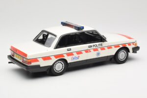 Volvo 240 GL Politie Netherlands Minichamps 1:18 155171498 Kov – obrázek 2 z 6