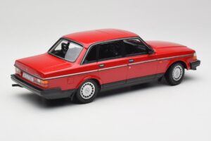 Volvo 240 GL Červený Minichamps 1:18 155171401 Kov – obrázek 2 z 6