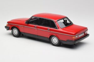 Volvo 240 GL Červený Minichamps 1:18 155171401 Kov – obrázek 5 z 6