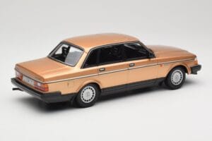 Volvo 240 GL Zlatý Minichamps 1:18 155171405 Kov – obrázek 2 z 6