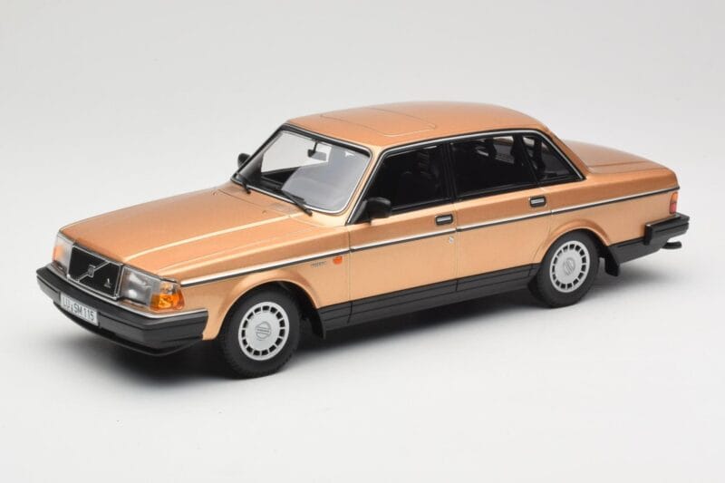 Volvo 240 GL Zlatý Minichamps 1:18 155171405 Kov