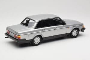 Volvo 240 GL Stříbrný Minichamps 1:18 155171408 Kov – obrázek 2 z 6