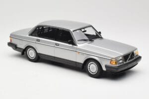 Volvo 240 GL Stříbrný Minichamps 1:18 155171408 Kov – obrázek 4 z 6