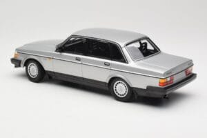 Volvo 240 GL Stříbrný Minichamps 1:18 155171408 Kov – obrázek 5 z 6
