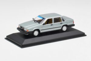 Volvo 240 GL Stříbrná Metalická Minichamps 1:43 940171402 Kov – obrázek 2 z 4