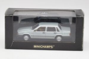 Volvo 240 GL Stříbrná Metalická Minichamps 1:43 940171402 Kov – obrázek 4 z 4