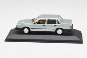 Volvo 240 GL Stříbrná Metalická Minichamps 1:43 940171402 Kov