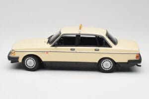 Volvo 240 GL Taxi Minichamps 1:18 155171494 Kov – obrázek 3 z 6