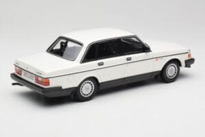 Volvo 240 GL Bílý Minichamps 1:18 155171402 Kov – obrázek 2 z 6
