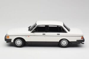 Volvo 240 GL Bílý Minichamps 1:18 155171402 Kov – obrázek 3 z 6