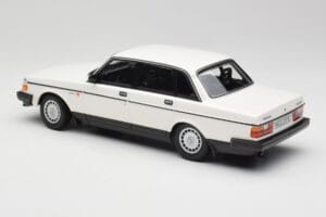 Volvo 240 GL Bílý Minichamps 1:18 155171402 Kov – obrázek 5 z 6