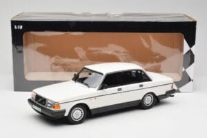 Volvo 240 GL Bílý Minichamps 1:18 155171402 Kov – obrázek 6 z 6