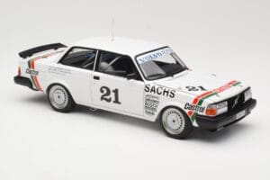 Volvo 240 Turbo #21 P. Stureson DTM Winner Wunstorf 1985 AUTOart 1:18 88592 Kov – obrázek 6 z 8