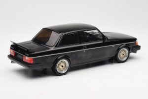 Volvo 240 Turbo Černý Custom IXO 1:18 18CMC178 Kov – obrázek 2 z 6
