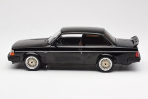Volvo 240 Turbo Černý Custom IXO 1:18 18CMC178 Kov – obrázek 3 z 6
