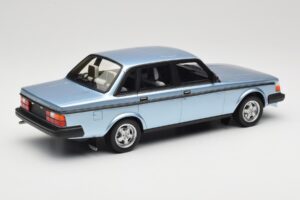 Volvo 244 Turbo Světle Modrý DNA 1:18 DNA000135 Kov – obrázek 2 z 6