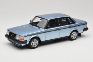 Volvo 244 Turbo Světle Modrý DNA 1:18 DNA000135 Kov