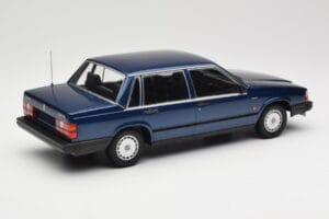 Volvo 740 GL Dark Blue Metallic Minichamps 1:18 155171701 Kov – obrázek 2 z 6