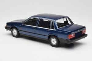 Volvo 740 GL Dark Blue Metallic Minichamps 1:18 155171701 Kov – obrázek 5 z 6