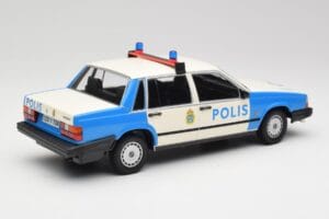 Volvo 740 GL Švédská Policie Minichamps 1:18 155171791 Kov – obrázek 2 z 6