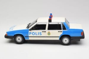 Volvo 740 GL Švédská Policie Minichamps 1:18 155171791 Kov – obrázek 3 z 6