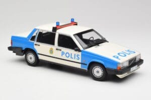 Volvo 740 GL Švédská Policie Minichamps 1:18 155171791 Kov – obrázek 4 z 6