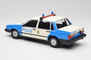 Volvo 740 GL Švédská Policie Minichamps 1:18 155171791 Kov – obrázek 5 z 6