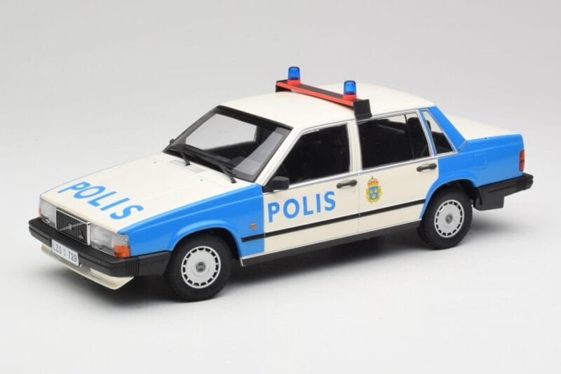 Volvo 740 GL Švédská Policie Minichamps 1:18 155171791 Kov