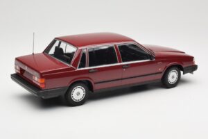 Volvo 740 GL Červený Minichamps 1:18 155171704 Kov – obrázek 2 z 6