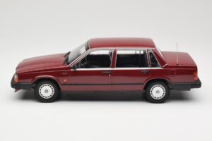 Volvo 740 GL Červený Minichamps 1:18 155171704 Kov – obrázek 3 z 6