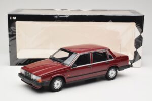 Volvo 740 GL Červený Minichamps 1:18 155171704 Kov – obrázek 6 z 6