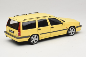 Volvo 850 T-5R Kombi Cream Yellow AUTOart 1:18 79506 Kov – obrázek 3 z 8