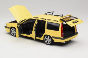 Volvo 850 T-5R Kombi Cream Yellow AUTOart 1:18 79506 Kov – obrázek 5 z 8