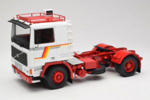 Volvo F12 Bílý Červený Road Kings 1:18 RK180031 Kov