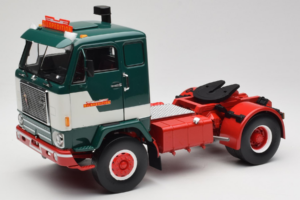 Volvo F88 Bilspedition Zelený Bílý MCG 1:18 MCG18139 Kov