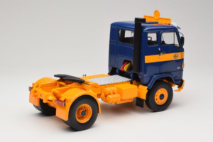 Volvo F88 Tmavě Modrý Žlutý MCG 1:18 MCG18140 Kov – obrázek 3 z 8