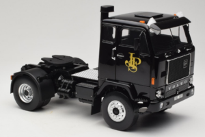 Volvo F88 John Player Special Black MCG 1:18 MCG18217 Kov – obrázek 6 z 8