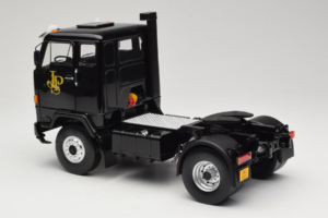 Volvo F88 John Player Special Black MCG 1:18 MCG18217 Kov – obrázek 7 z 8