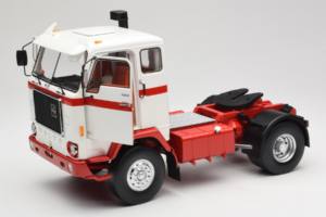 Volvo F88 Bílý Červený MCG 1:18 MCG18141 Kov – obrázek 2 z 8