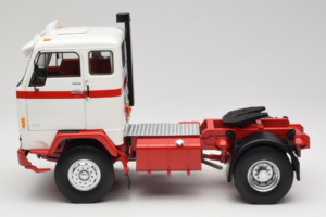 Volvo F88 Bílý Červený MCG 1:18 MCG18141 Kov – obrázek 4 z 8