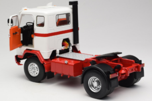 Volvo F88 Bílý Červený MCG 1:18 MCG18141 Kov – obrázek 5 z 8