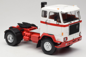 Volvo F88 Bílý Červený MCG 1:18 MCG18141 Kov – obrázek 6 z 8