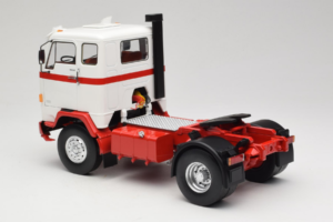 Volvo F88 Bílý Červený MCG 1:18 MCG18141 Kov – obrázek 7 z 8